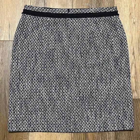 NWT Ann Taylor Black White Tweed Pencil Skirt 8 Classic Preppy Chic MSRP $109 - Picture 2 of 6